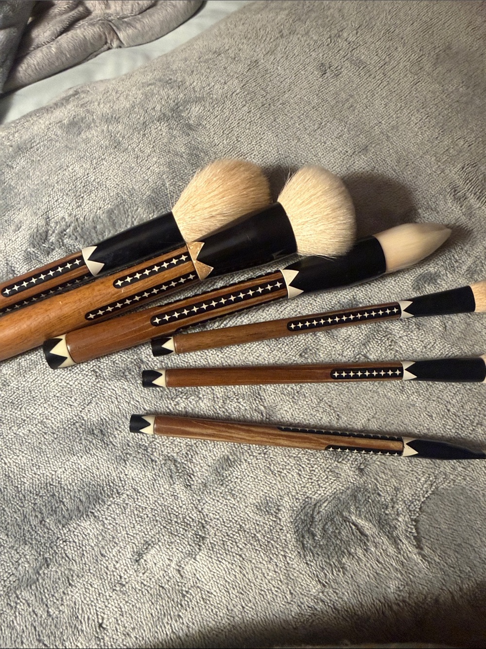 Natural Wood Handle Makeup Brush Set - Brown